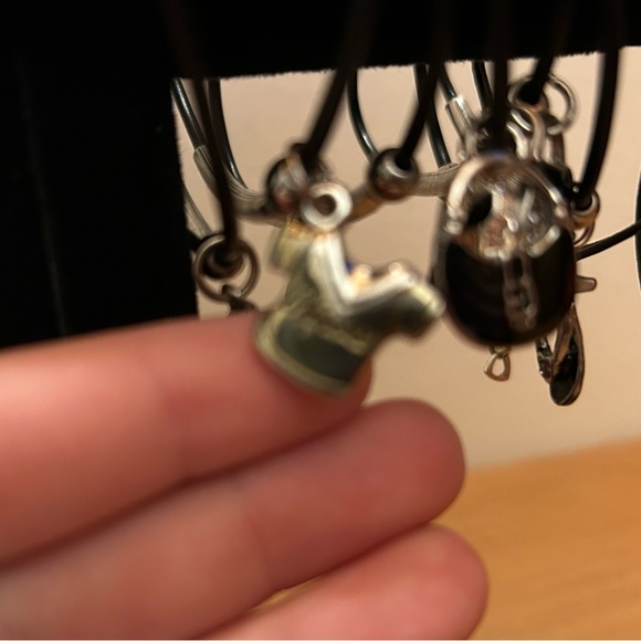 11 Bracelets, 8 charm, 3 metal bangles - Picture 7 of 11